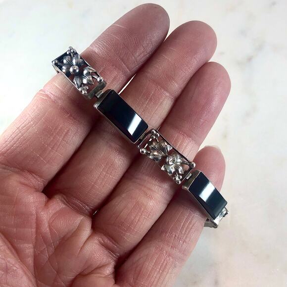 Antique Sterling Silver Link Onyx Bracelet, Flowers - Picture 2 of 11